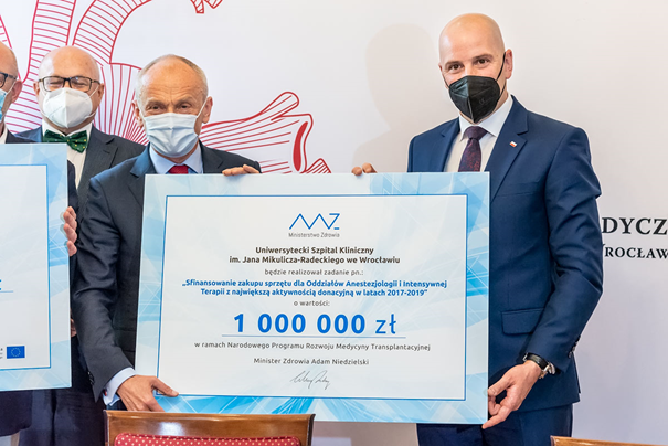 17,5 mln zotych na zakup sprztu dla Oddziaw Anestezjologii i Intensywnej Terapii trafi do 21 szpitali nagrodzonych przez Ministra Zdrowia